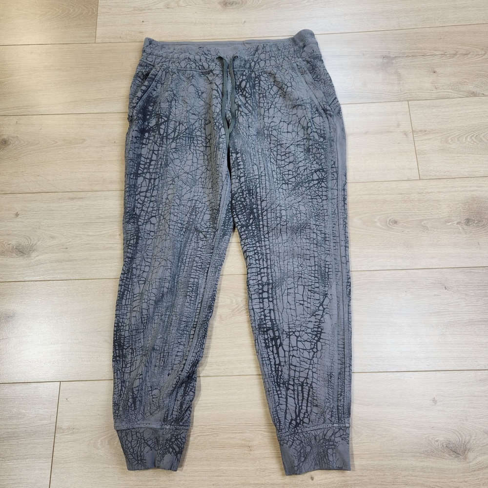Lululemon Warm Down Jogger Pants Womens 10 Gray Batik Print Knit Stretch